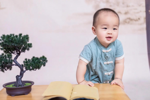 孝义宝宝爱吐奶是什么原因